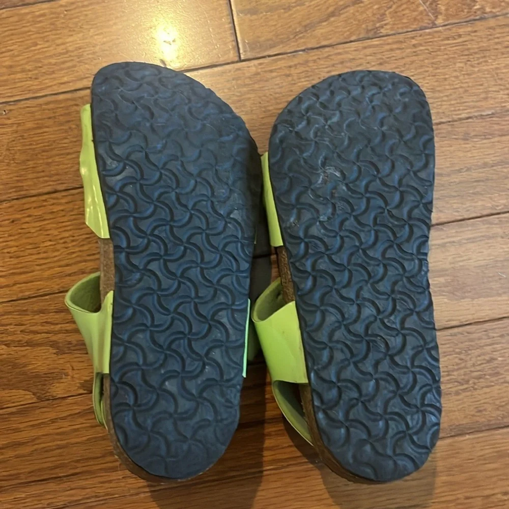 Birkenstock | Taormina Kids Patent Green Glow Sandal‎ Size 2